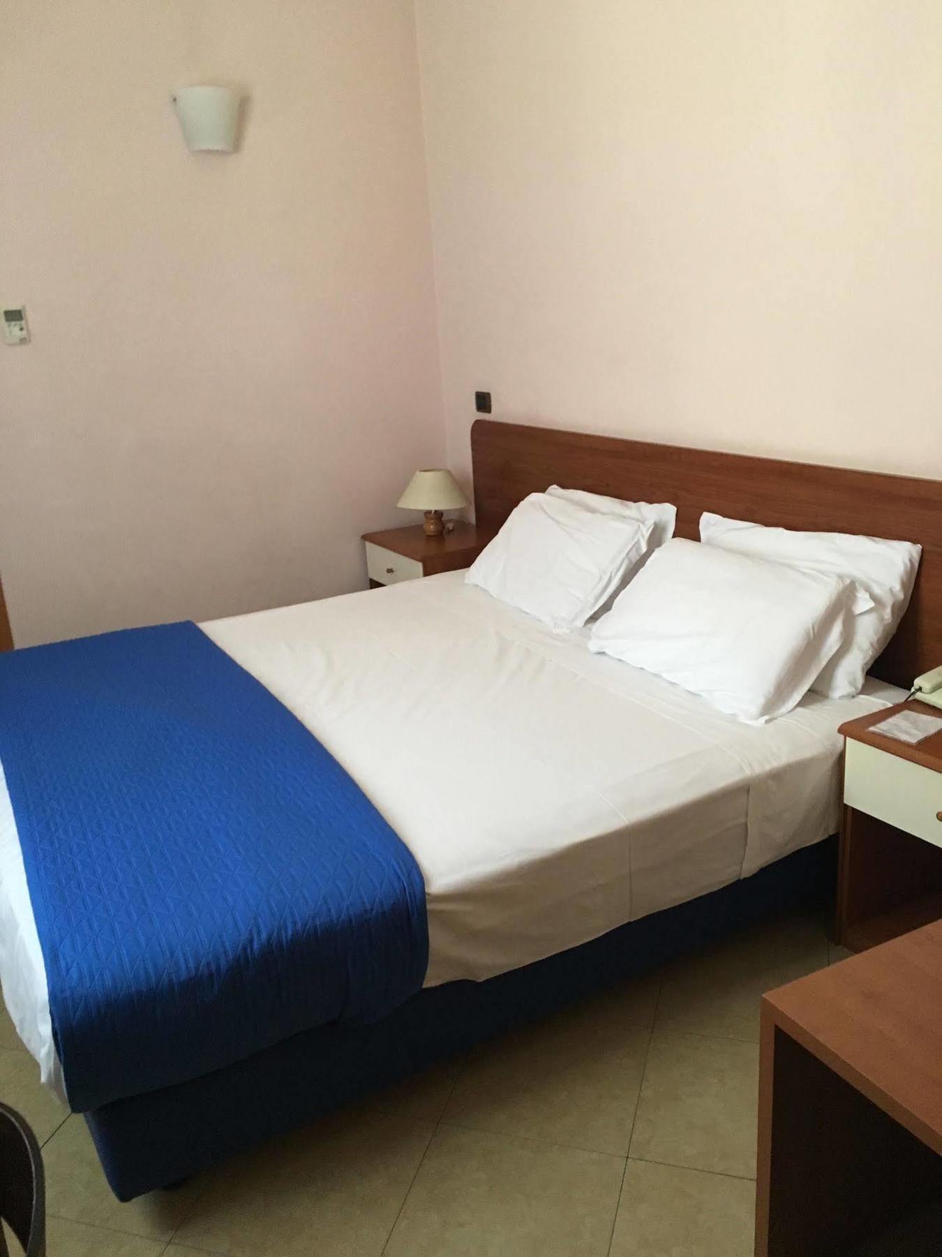 Albergo Ristorante Del Cacciatore Foggia Exteriör bild
