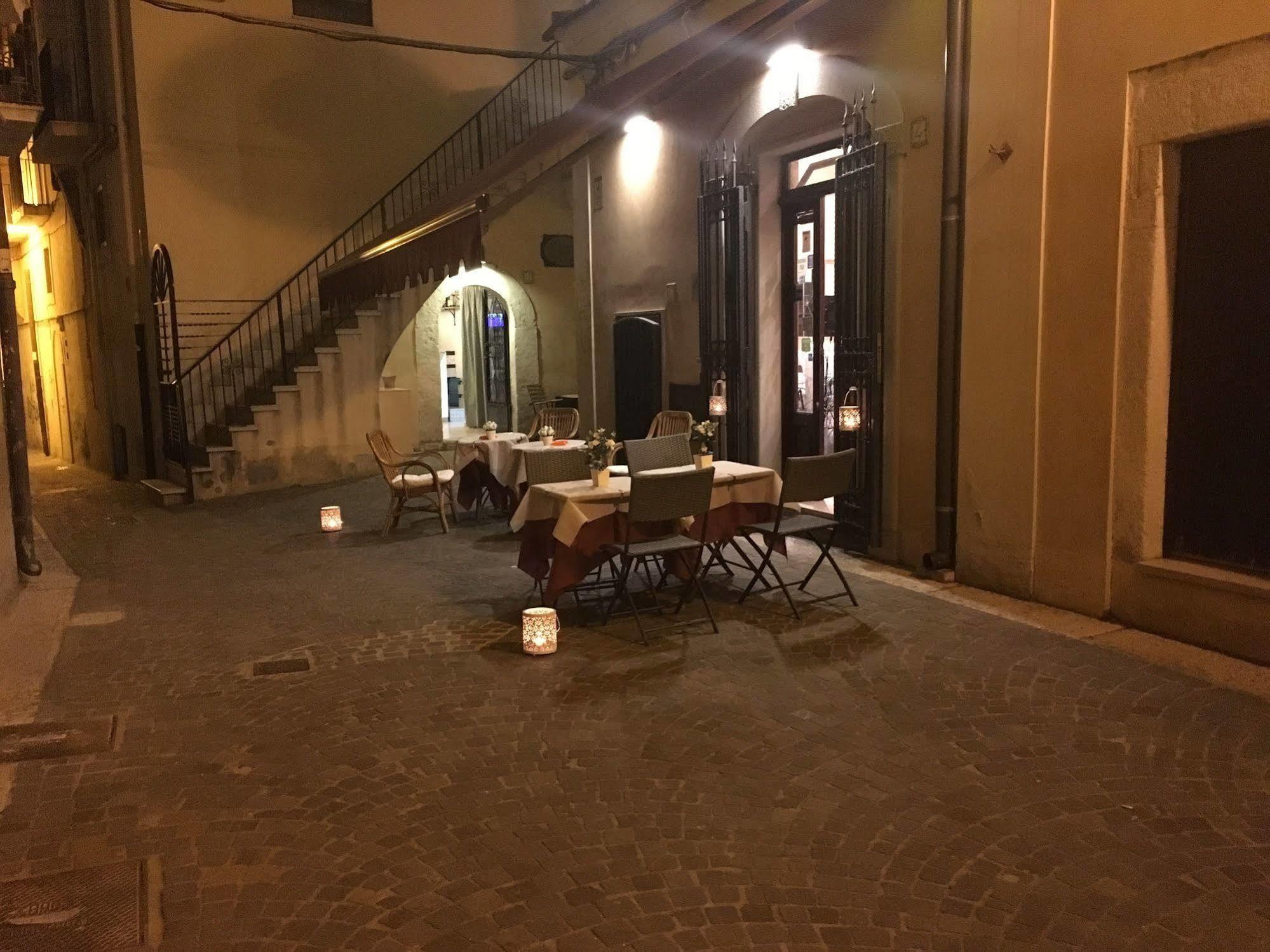 Albergo Ristorante Del Cacciatore Foggia Exteriör bild