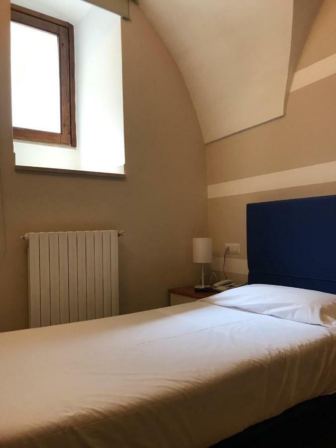 Albergo Ristorante Del Cacciatore Foggia Exteriör bild