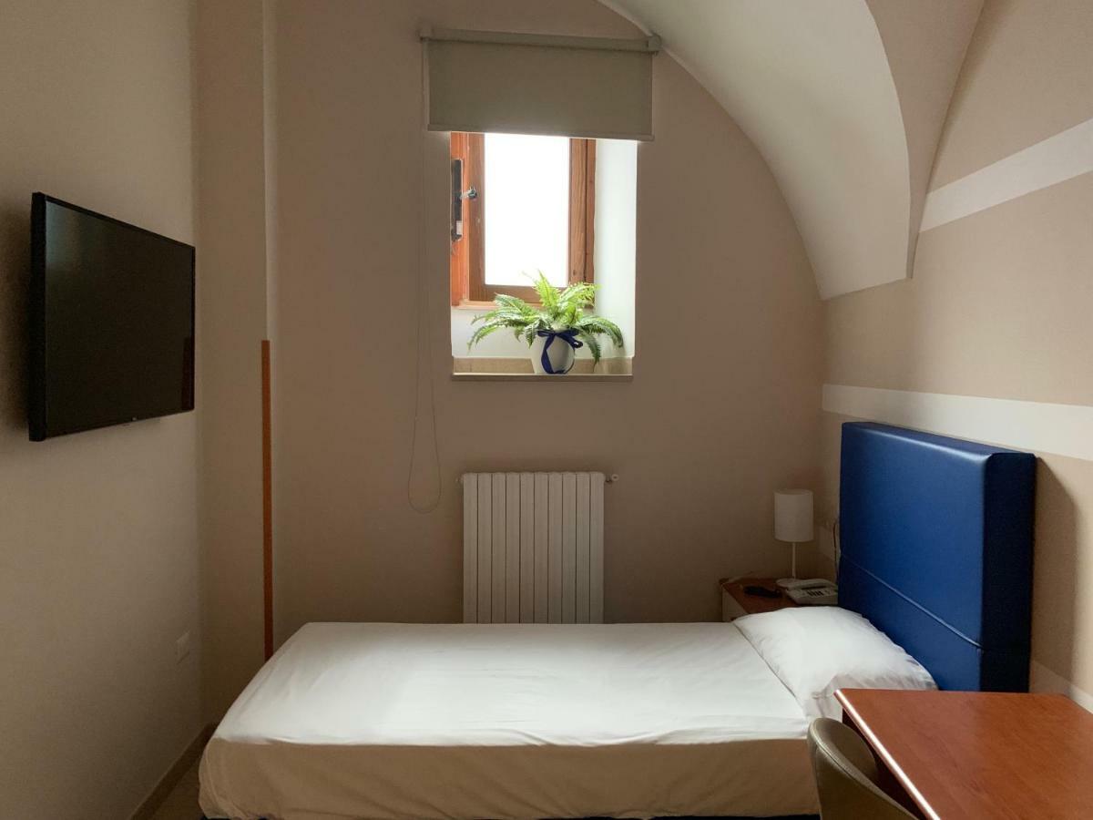 Albergo Ristorante Del Cacciatore Foggia Exteriör bild
